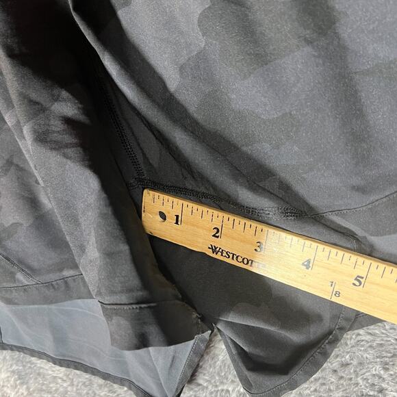 Lululemon Track That Mid-Rise Short 5" Size 12 Camo Black Athletic Yoga Gym - Picture 7 of 8